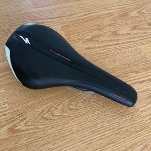 Specialized body geometry henge bike saddle